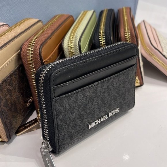 Michael Kors Jet Set Travel Medium Zip Around Card Case Black - Picture 1 of 15